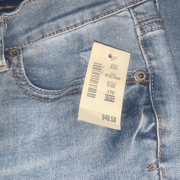 Aeropostale Distressed Light Washed Low Rise Skinny Jeans - Picture 6 of 13